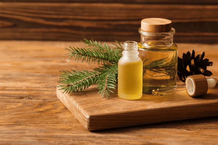 Tinh dầu tràm trà giúp giảm mụn hiệu quả