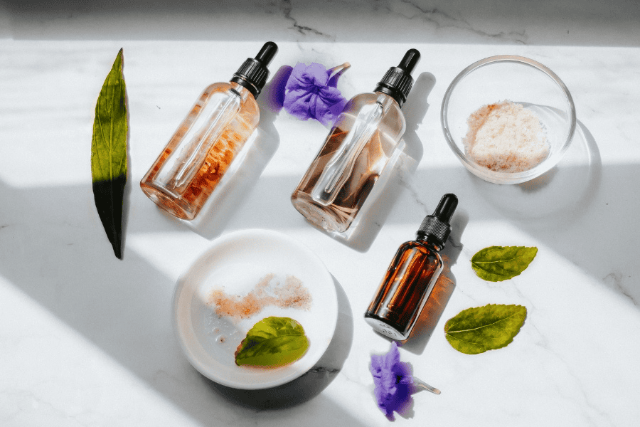 Trong essence thường chứa các thành phần nào? 