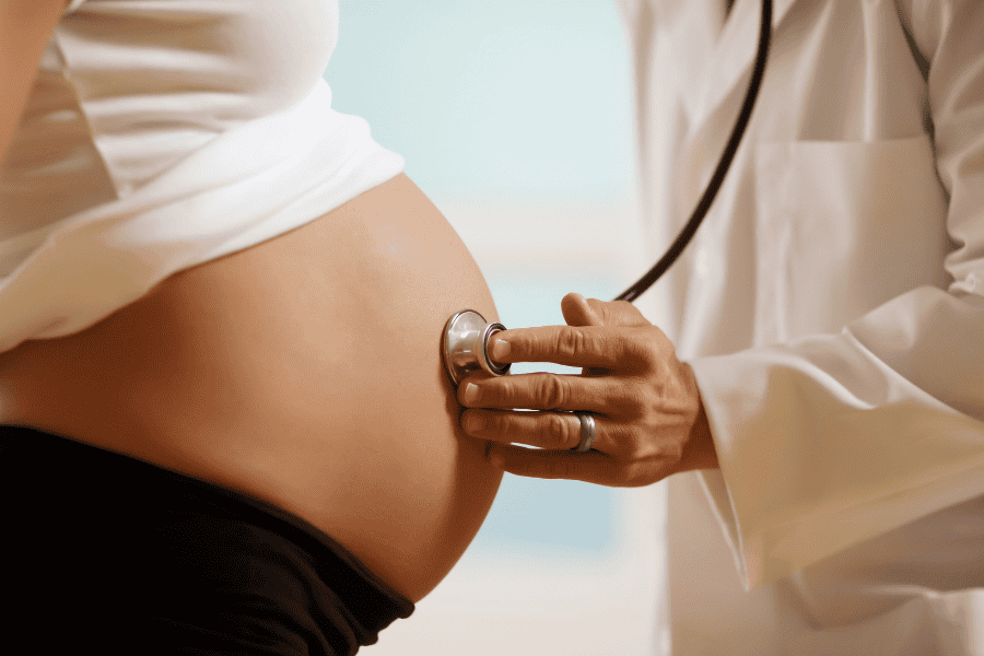 Phụ nữ mang thai rất dễ bị thâm vùng kín vì nồng độ estrogen và progesterone tăng cao 