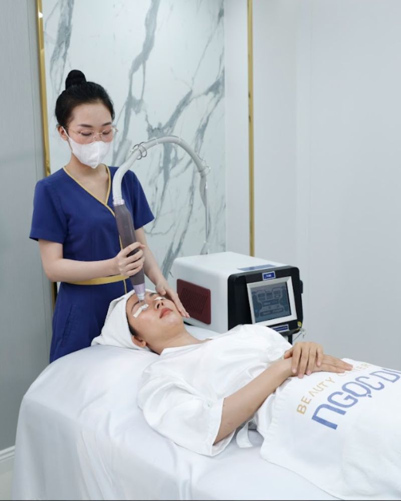 Trị thâm mắt với Laser