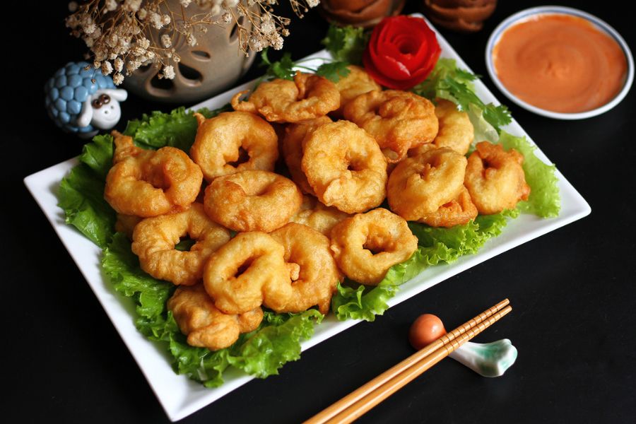 Mực chiên có lượng calo cao hơn các món mực hấp hay nướng