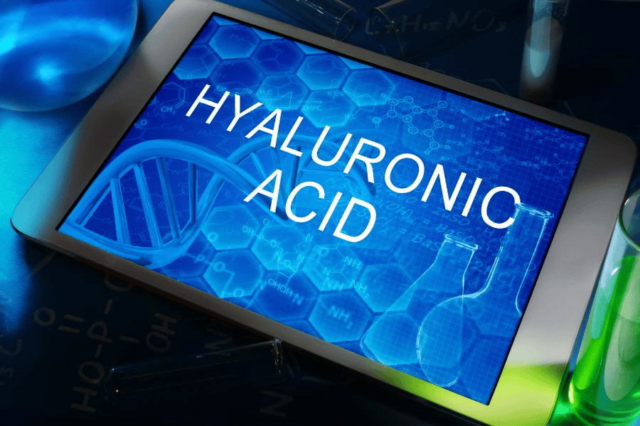HA đóng vai trò là "giàn giáo" giữ nước, nuôi dưỡng sợi collagen và duy trì độ đàn hồi tự nhiên của da