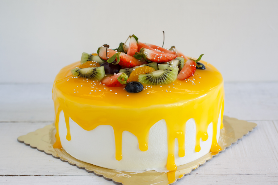 Nên hạn chế các bánh ngọt để giảm kích thích tuyến bã nhờn hoạt động quá mức