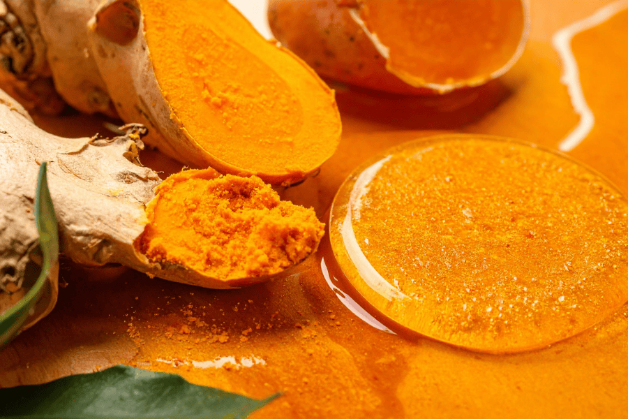 Nghệ tươi chứa các hoạt chất kháng viêm mạnh, giúp hỗ trợ làm lành vết thương trên da