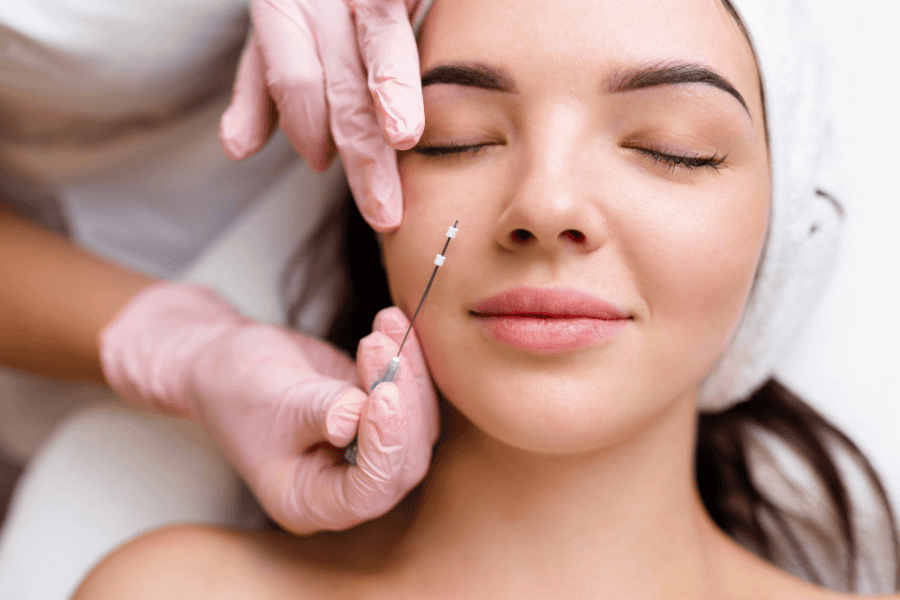 Sau thủ thuật, vùng mũi có thể hơi căng tức và sưng nhẹ trong 2–3 ngày đầu, sau đó sẽ tự giảm