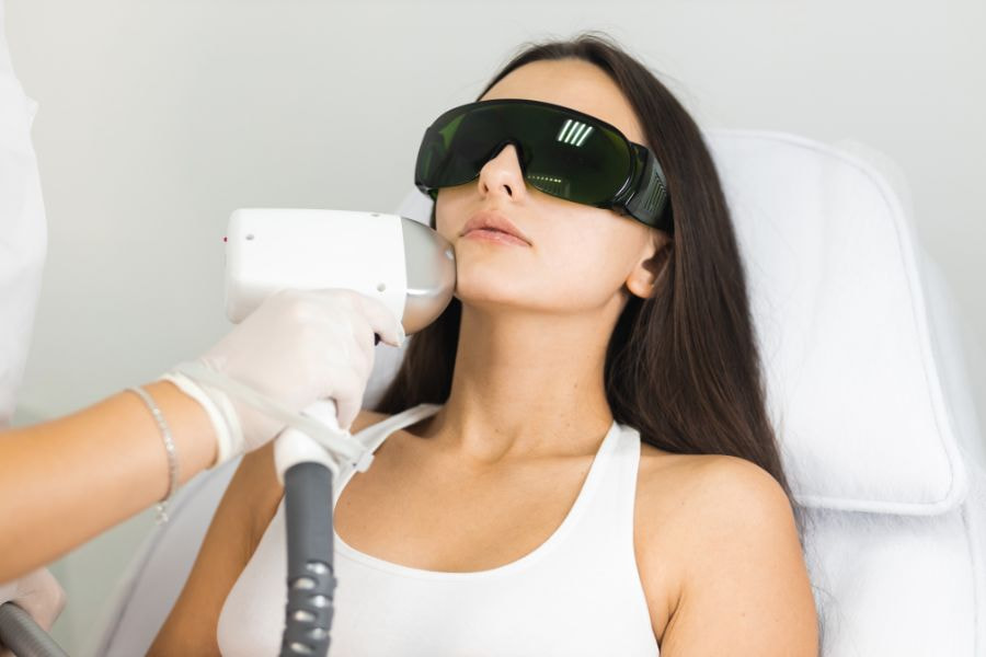  Triệt lông bằng laser là một trong những phương pháp làm đẹp được nhiều chị em yêu thích