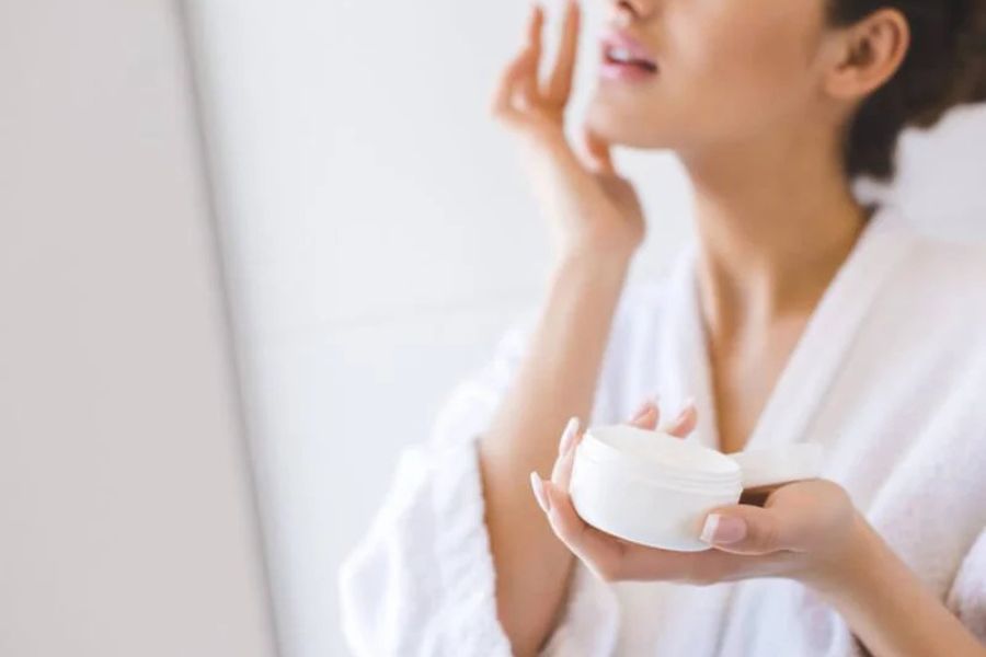 Sử dụng các sản phẩm kém chất lượng, hóa chất mạnh là nguyên nhân gây viêm nang lông
