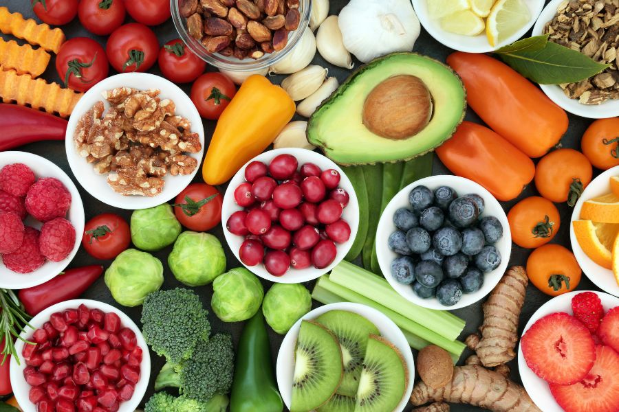 Hãy bổ sung thật nhiều vitamin và khoáng chất để hỗ trợ quá trình lành thương sau phun mày