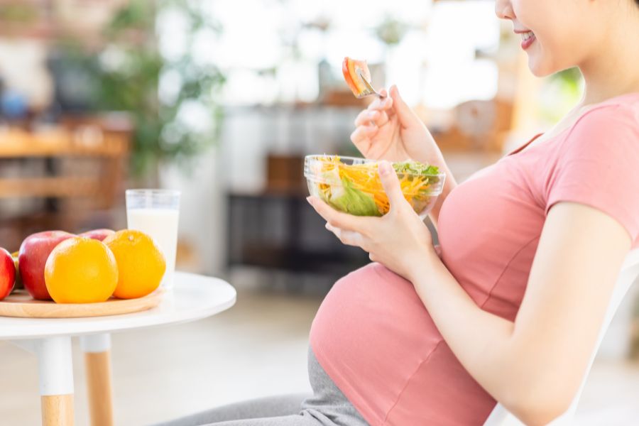 Phụ nữ có thai cần bổ sung đầy đủ dưỡng chất cần thiết cho cơ thể