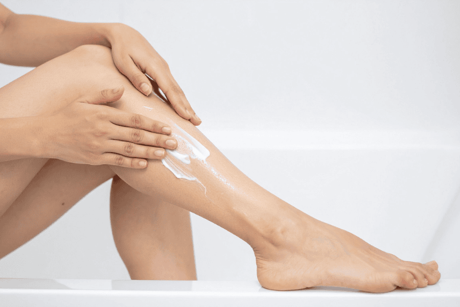 Dưỡng ẩm cho da sau khi thực hiện triệt lông tại nhà để giúp da phục hồi tốt hơn