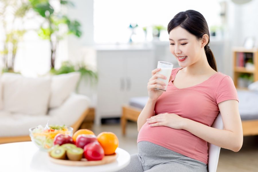 Phụ nữ mang thai nên chia nhỏ bữa ăn ra để tình trạng ốm nghén không quá nặng