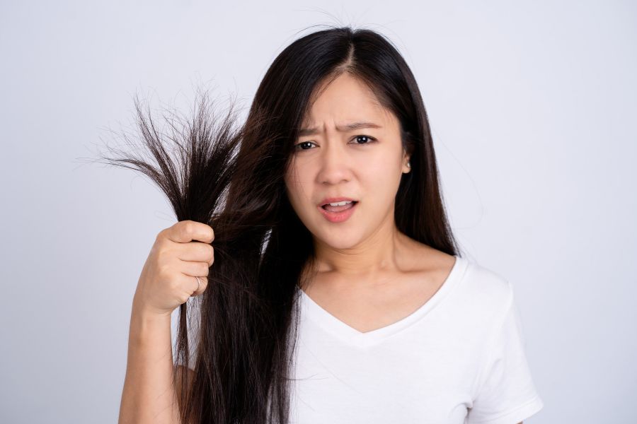 Nội tiết tố thay đổi có thể khiến tóc phụ nữ mang thai trở nên khô xơ hơn