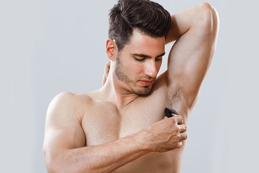 Nhiều người chọn cạo hay wax lông nách