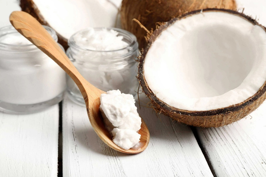 Dầu dừa kết hợp baking soda giúp mang lại vùng da mông đều màu, sáng mịn