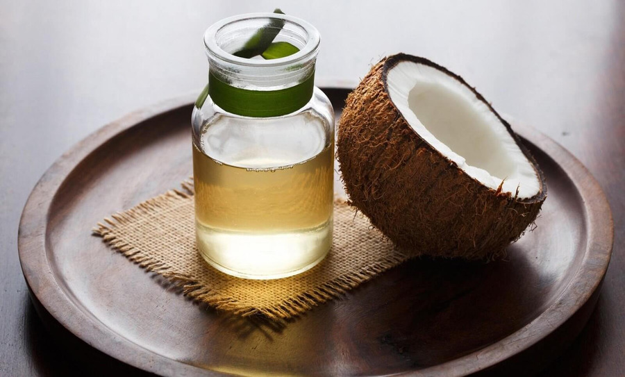 Trị thâm nách bằng phấn rôm và dầu dừa
