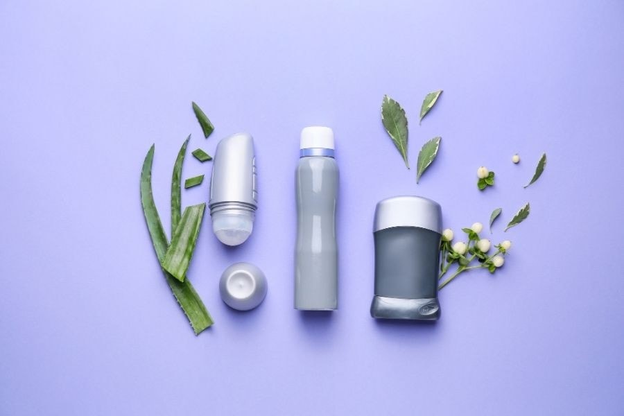 Hãy dùng lăn nách có thành phần lành tính với da để giảm nguy cơ sạm vùng cánh