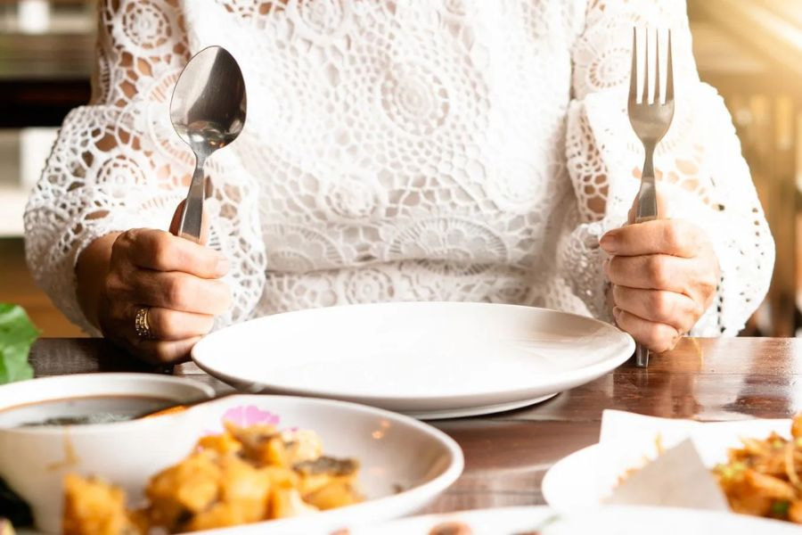 Nhịn ăn không phải là biện pháp giảm mỡ mông sau sinh hiệu quả và an toàn