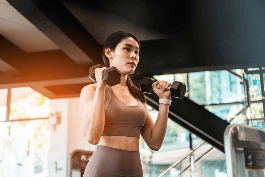 Nên tập luyện vừa đủ, tránh sử dụng lực quá mạnh trong thời gian dài khiến mông bị rạn