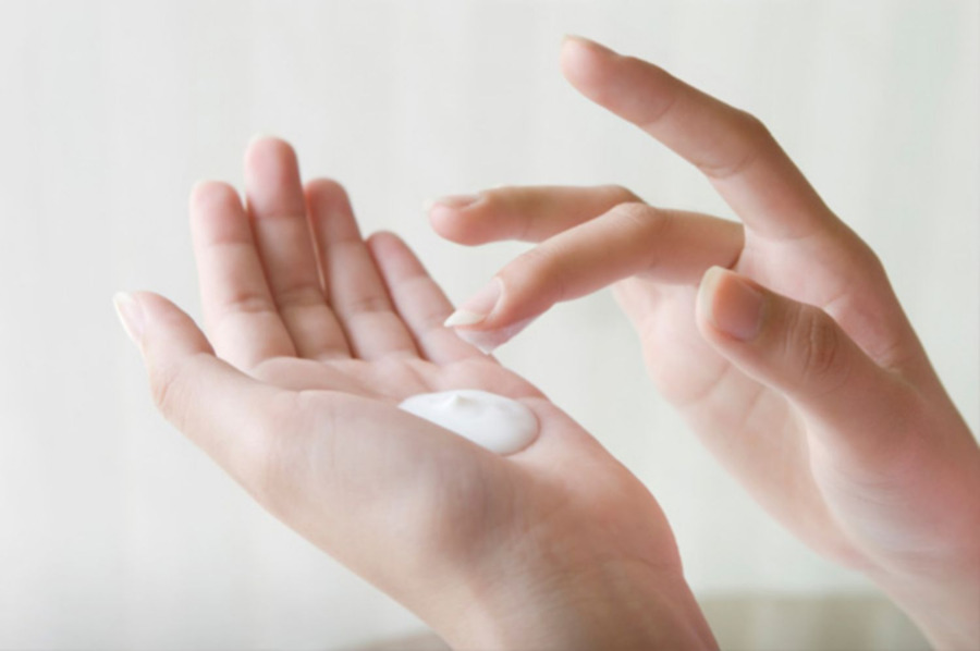Sử dụng sản phẩm trị mụn nhọt ở mông
