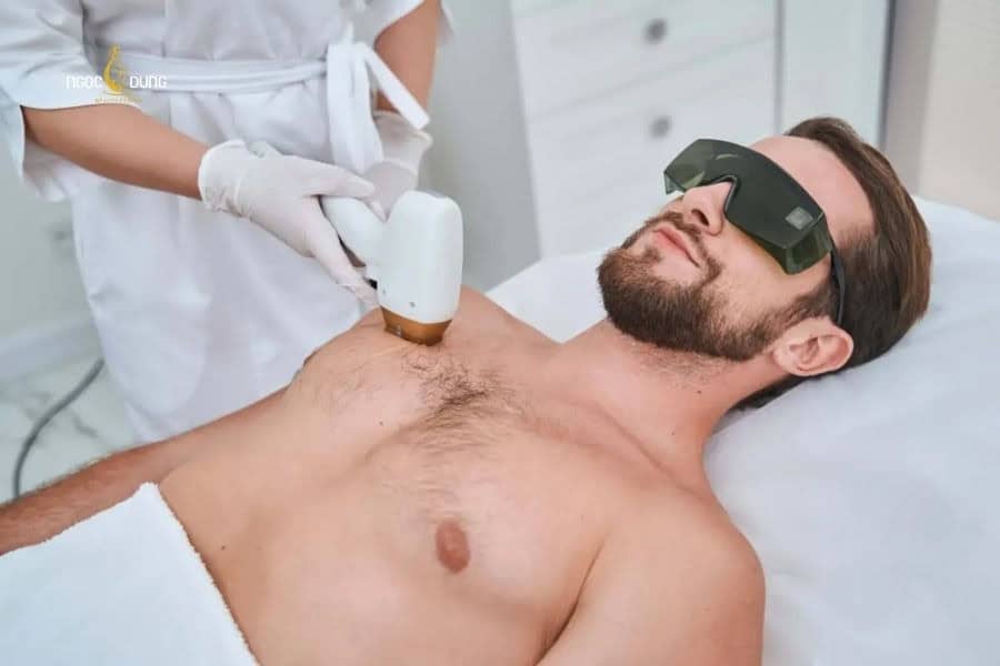 Da ngực mịn màng thể hiện sự chỉn chu và gọn gàng