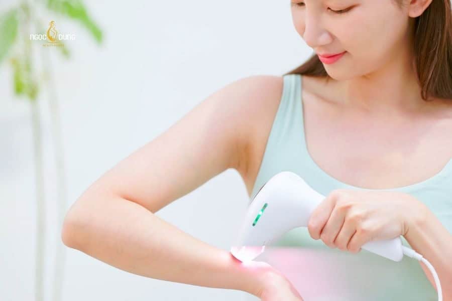 Dùng máy triệt mini tại nhà để làm lông mọc thưa và mảnh dần theo thời gian