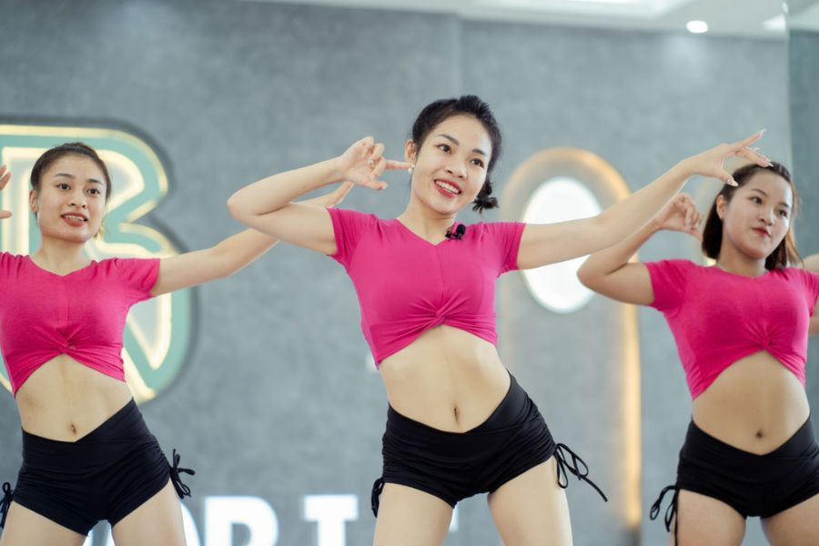 Bài Aerobic lắc hông thường tác động trực tiếp đến cơ bụng