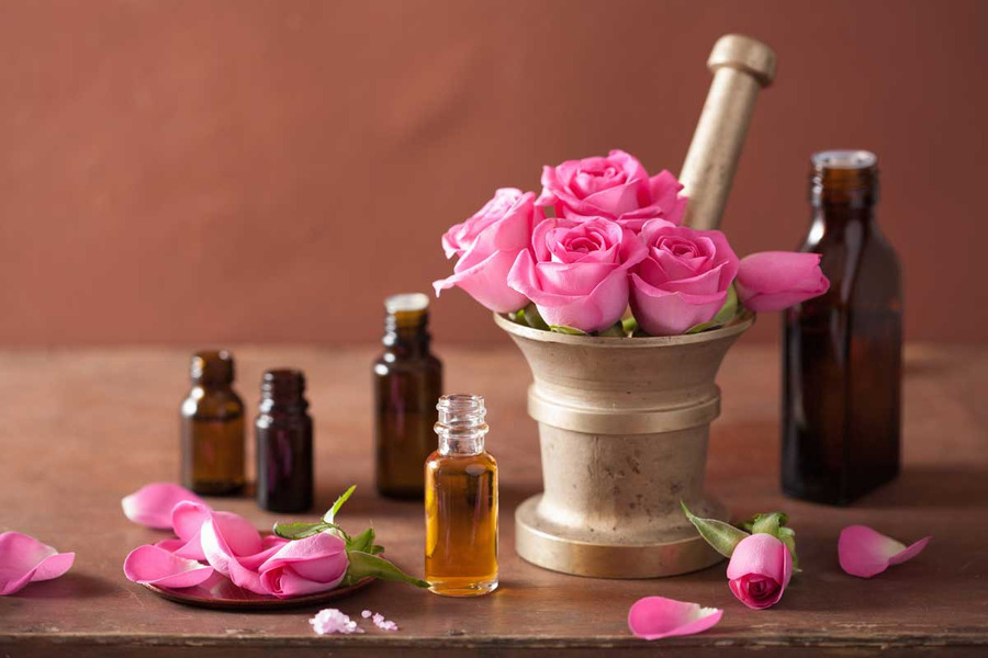 Nước hoa hồng kết hợp với sữa tươi mang đến hiệu quả dưỡng trắng nhân đôi cho làn da