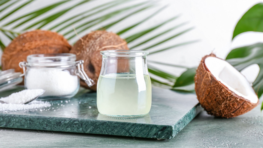 Sử dụng sữa tươi và dầu dừa vừa làm sáng da vừa tăng cường độ đàn hồi cho da