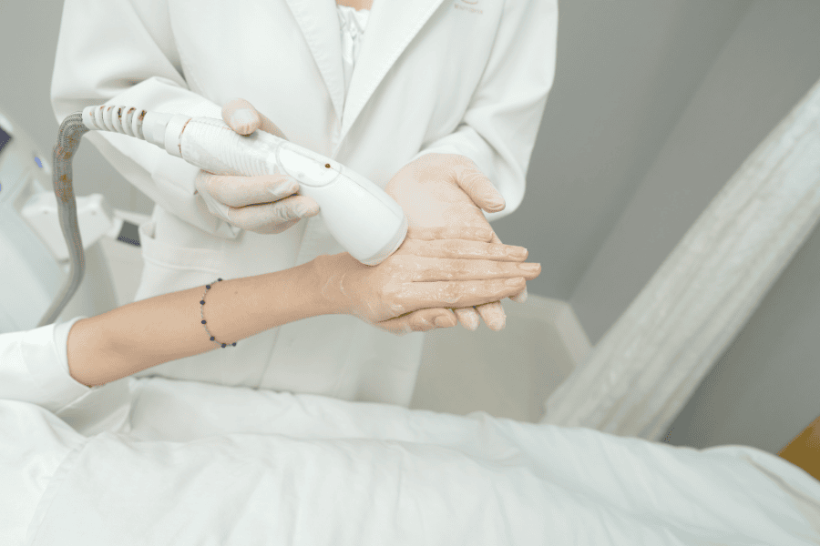 Chăm sóc da tay bằng công nghệ NanoLight tại TMV Ngọc Dung