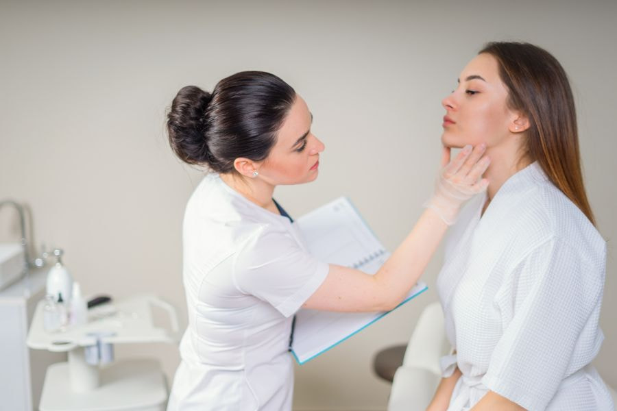 Hãy đến tái khám đúng lịch hẹn để được bác sĩ kiểm tra kết quả tiêm