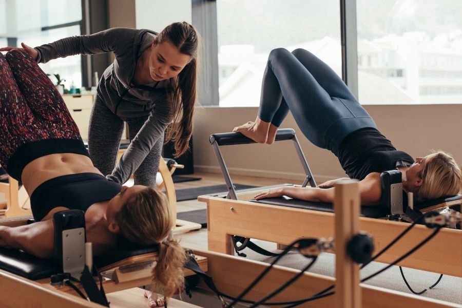 Pilates cũng là một bài tập thể dục giảm mỡ bụng hiệu quả mà bạn nên thử
