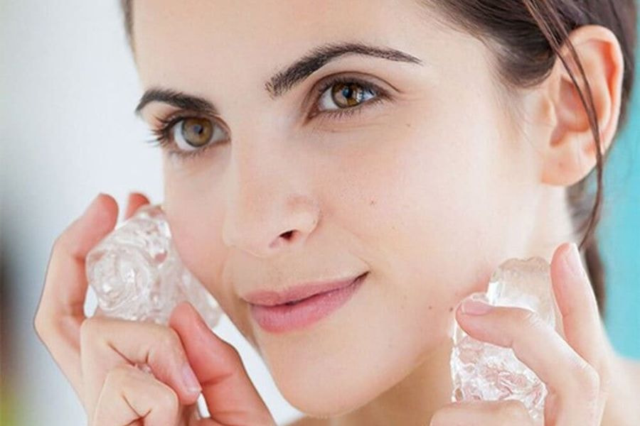 Bạn có thể chườm đá để giúp cơ mặt săn chắc hơn