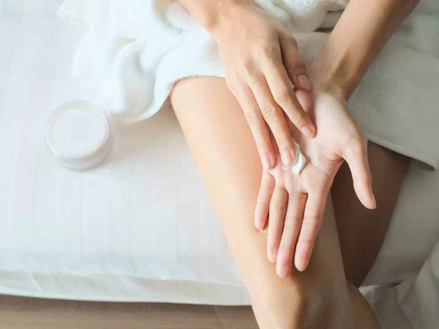 Ủ trắng body bằng kem mang đến tác dụng dưỡng ẩm, sáng da hiệu quả