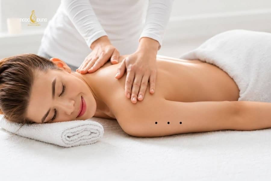 Người có 3 nốt ruồi thẳng hàng trên cánh tay thường gặp thuận lợi trong cả công việc và cuộc sống