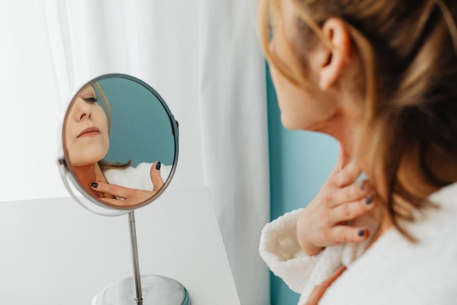 Nên kiểm tra nốt ruồi định kỳ mỗi 1-2 tháng để kịp thời xử lý nếu có thay đổi lạ
