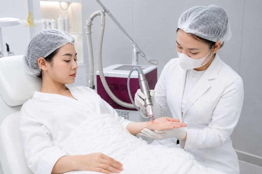 Giải mã ý nghĩa nốt ruồi ở lòng bàn tay nam nữ chi tiết 8 Ngọc Dung là một trong những địa chỉ xóa nốt ruồi ở tay mà bạn nên tham khảo