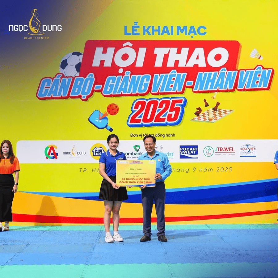 Ngọc Dung mang đến những phần quà giá trị đến cộng đồng HUTECH