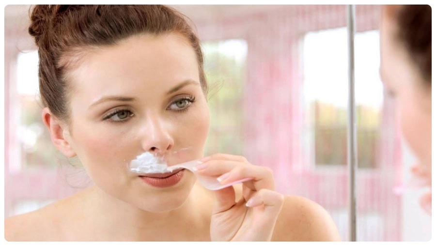 Có nên triệt lông mặt không? Lợi ích, rủi ro và lưu ý 6 Wax và tẩy lông mặt tiềm ẩn rủi ro cho da nhạy cảm.