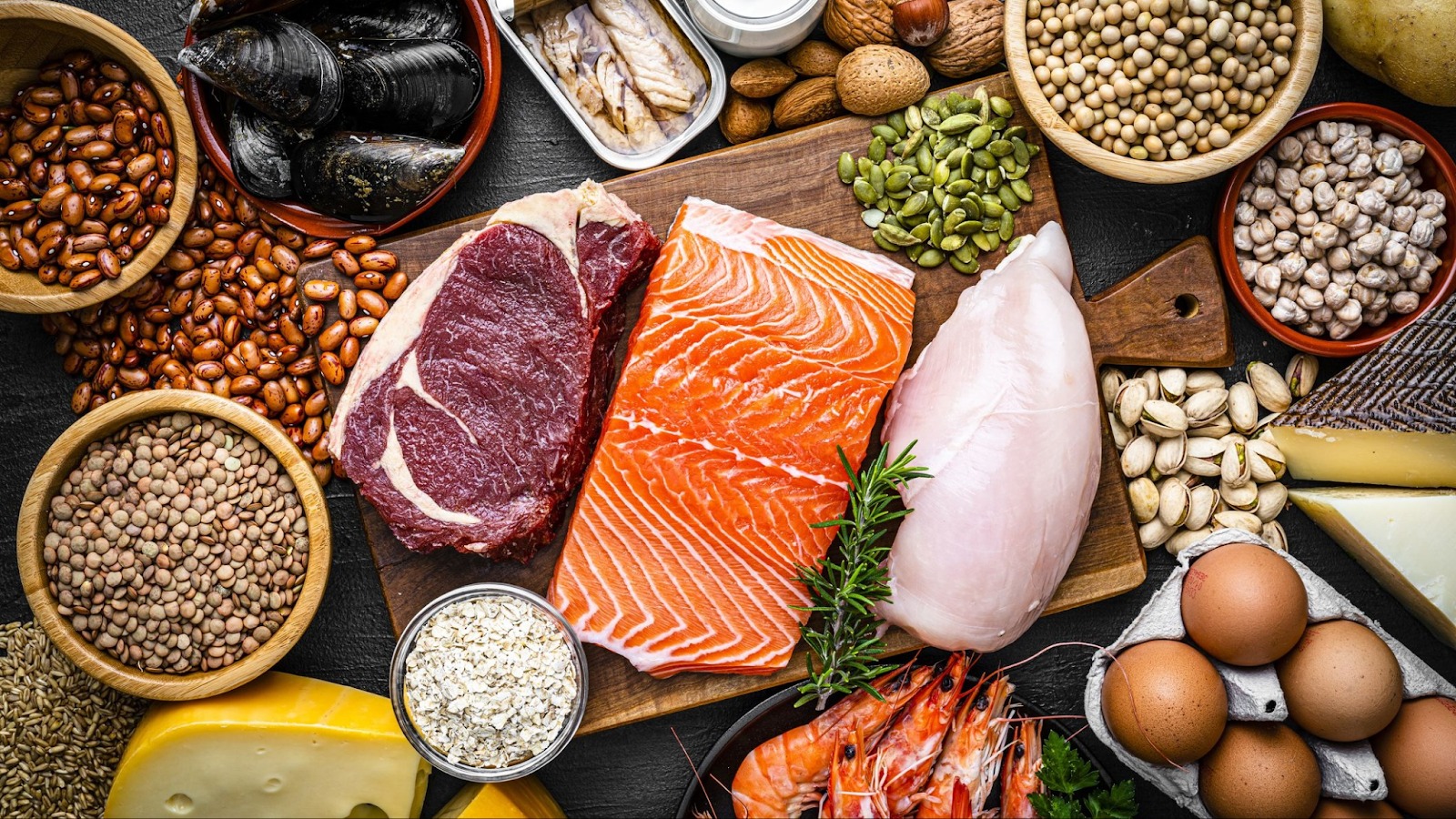 Bổ sung protein đúng cách cũng là cách chăm sóc cô bé sau sinh