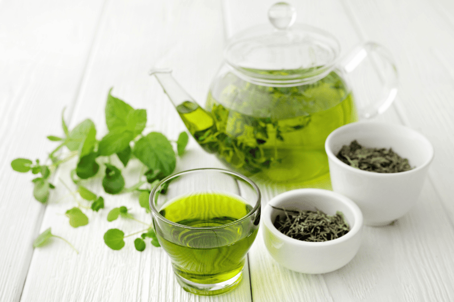 Uống gì để giảm thâm mụn? 7+ thức uống giúp mờ thâm, sáng da 3 Uống trà xanh giúp giảm thâm mụn