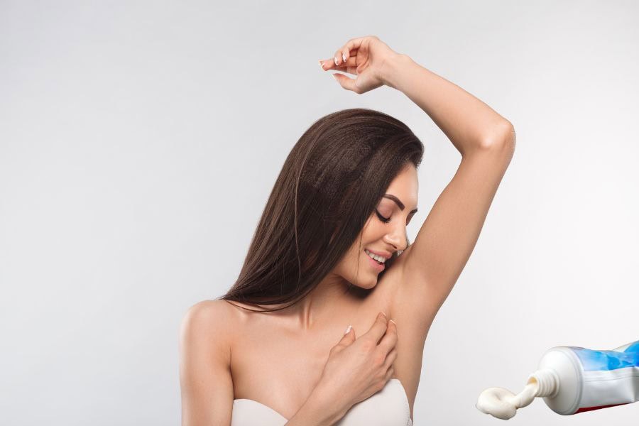 Kem đánh răng gây khô rát vùng nách