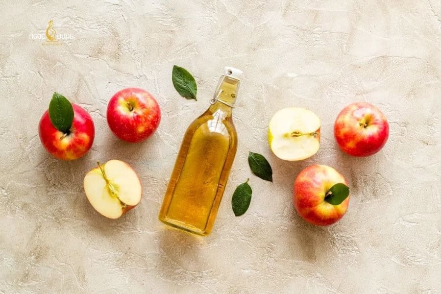 Cách xóa xăm chân mày tại nhà và những rủi ro cần biết 6 Giấm táo cũng là cách xóa xăm chân mày tại nhà phổ biến