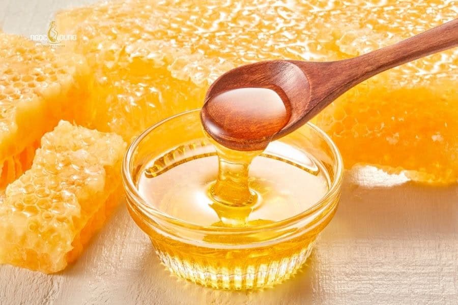 Cách xóa xăm chân mày tại nhà và những rủi ro cần biết 7 Có thể sử dụng mật ong hàng ngày để đẩy nhanh hiệu quả xóa xăm chân mày tại nhà