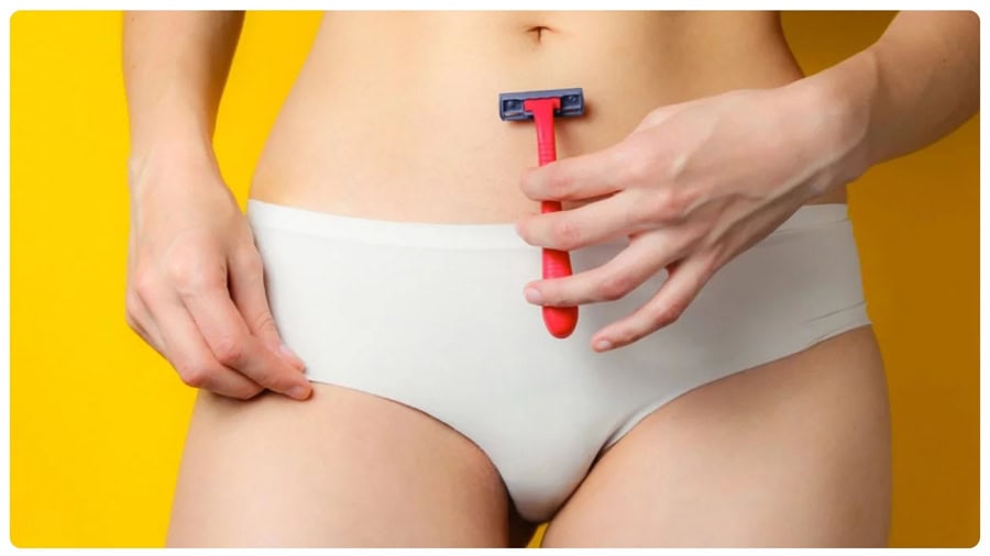 Dùng dao cạo đôi khi sẽ gây trầy xước vùng bikini