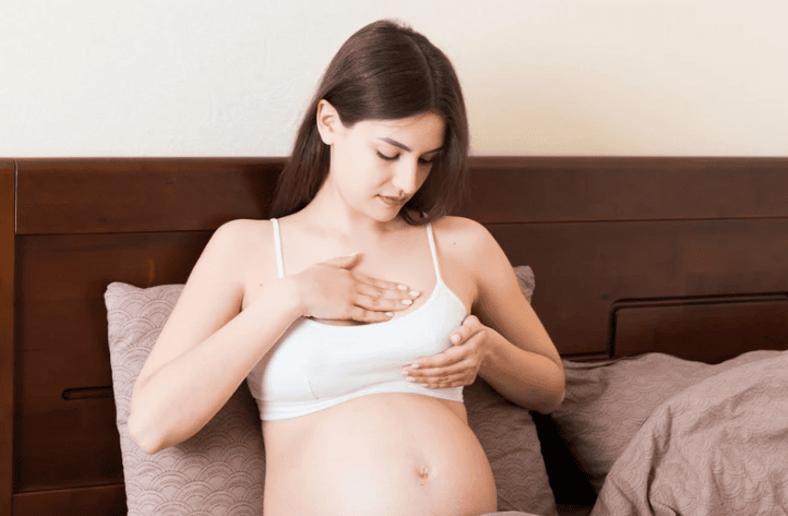 Kích thước vòng 1 tăng nhanh khiến mẹ bầu bị rạn ngực