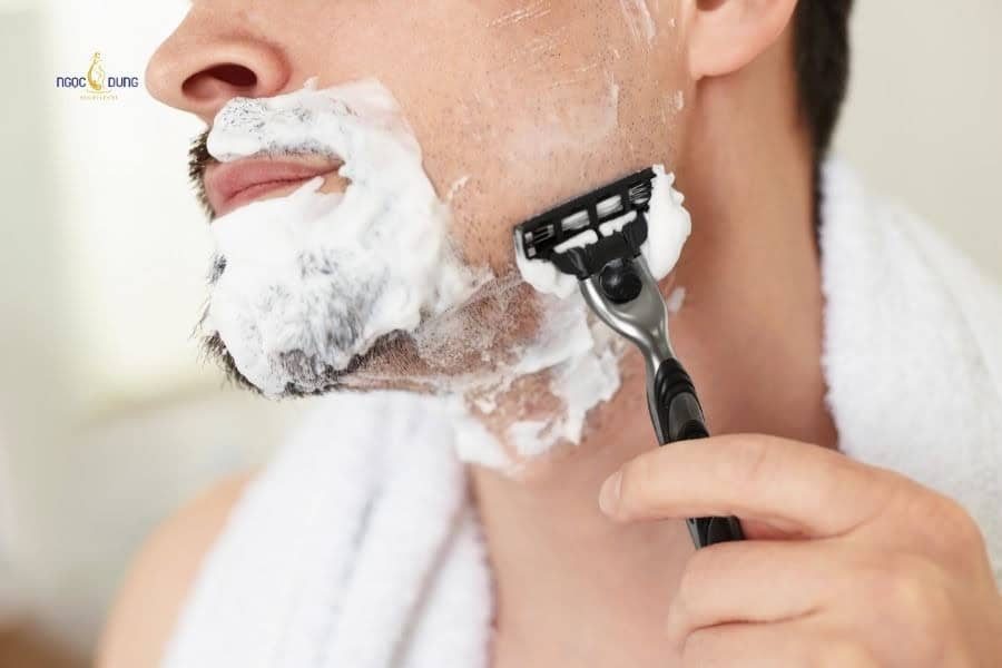 Cách triệt râu quai nón cho nam an toàn và hiệu quả 4 Lười cạo râu có thể làm râu quai nón mọc dài hơn làm gương mặt trông tối màu hơn