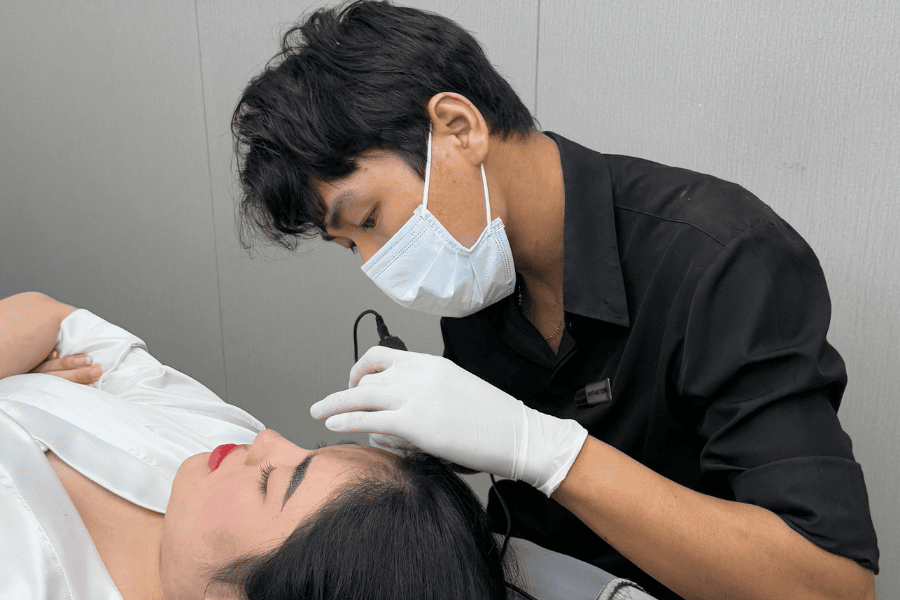 Phẩy mày tại Ngọc Dung