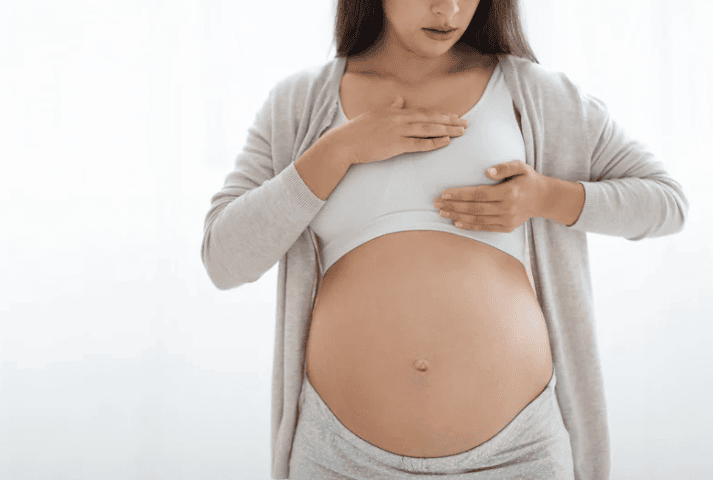 Rạn da ngực khiến nhiều mẹ bỉm ngại soi gương và e dè khi gần gũi bạn đời