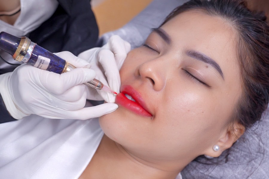 Giá phun xăm thẩm mỹ bao nhiêu tiền? Bảng giá mới, chi tiết 2026 18 Công nghệ phun xăm thẩm mỹ càng hiện đại thì chi phí sẽ càng cao