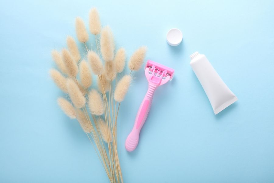 Cạo lông nách có bị thâm không? Một số lưu ý để cạo lông nách không thâm 4 Cạo lông nách có bị thâm không phụ thuộc vào dụng cụ và kỹ thuật thực hiện